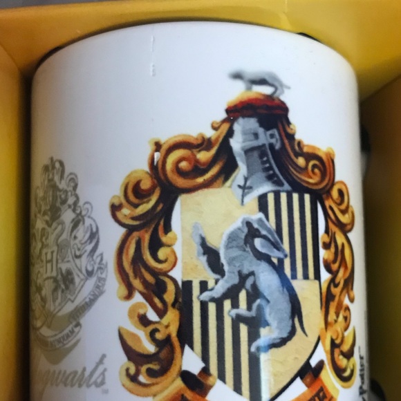 **SOLD** Authentic Harry Potter Hufflepuff Mug - Picture 4 of 6